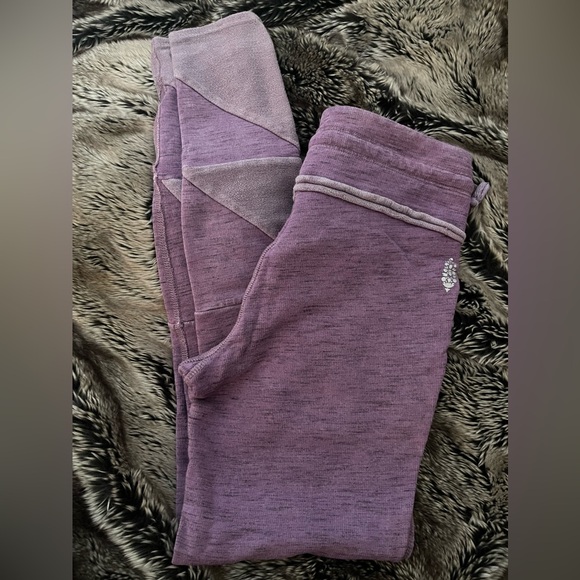 Free People FP Movement Kyoto leggings Purple Pockets XS - Picture 3 of 5